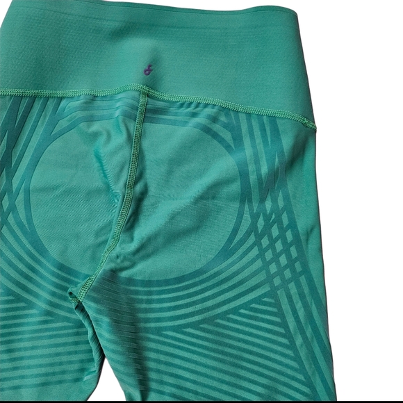 FANKA Body Sculpt 7/8 Leggings (Reversible Wear) In Oasis Green - Picture 5 of 11